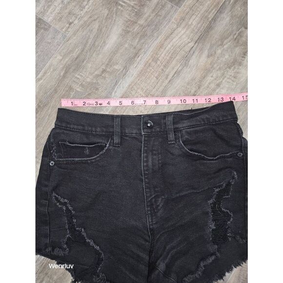 Kendall & Kylie The Icon Short - Picture 4 of 5